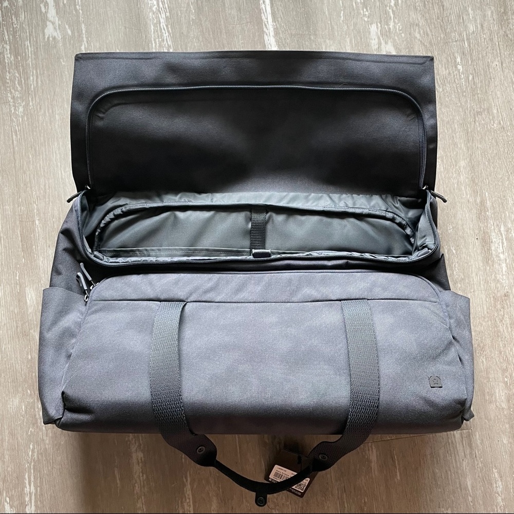 Lululemon Early Embark Duffle - Picture 9 of 16